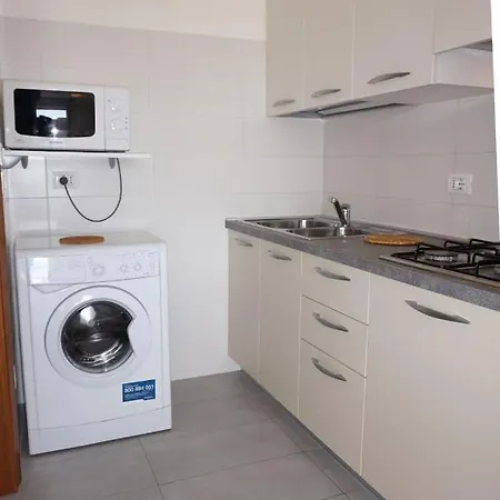 Vacation By The - One Bedroom Flat *