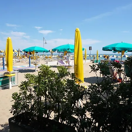 Vacation By The - One Bedroom Flat Apartment