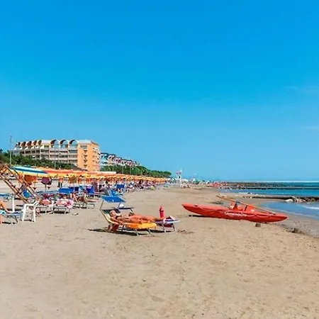 Vacation By The - One Bedroom Flat Apartment *
